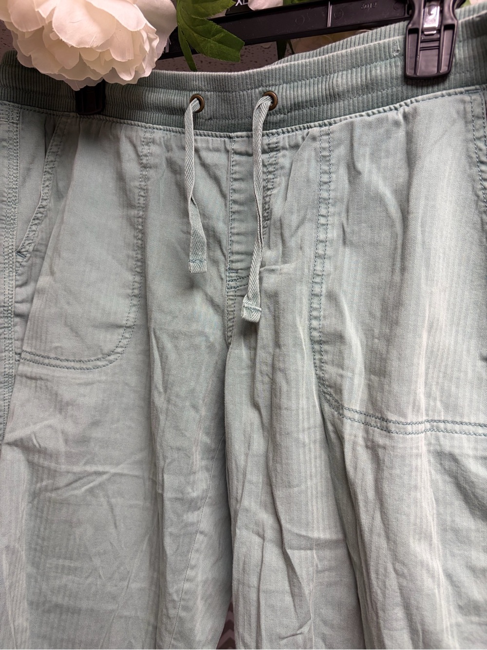 Sonoma Light Sage Green Lightweight Capris - Picture 4 of 4